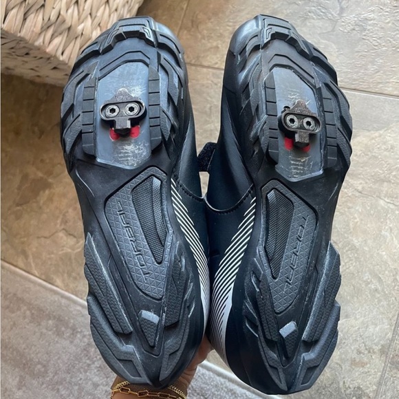 Shimano Spin Shoes with Clips/Cleat! Great Condition! - Picture 3 of 7